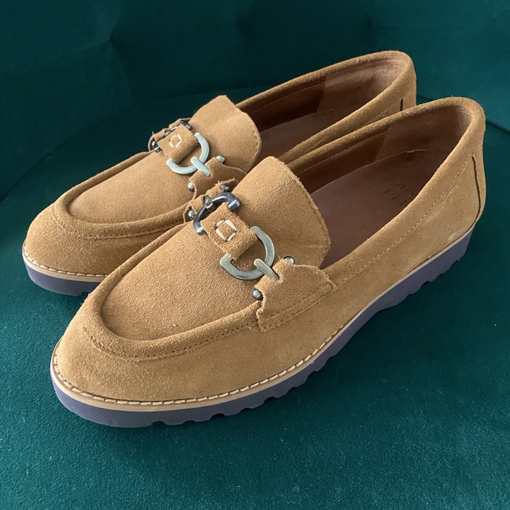 Donald Pliner platform brown suede loafers